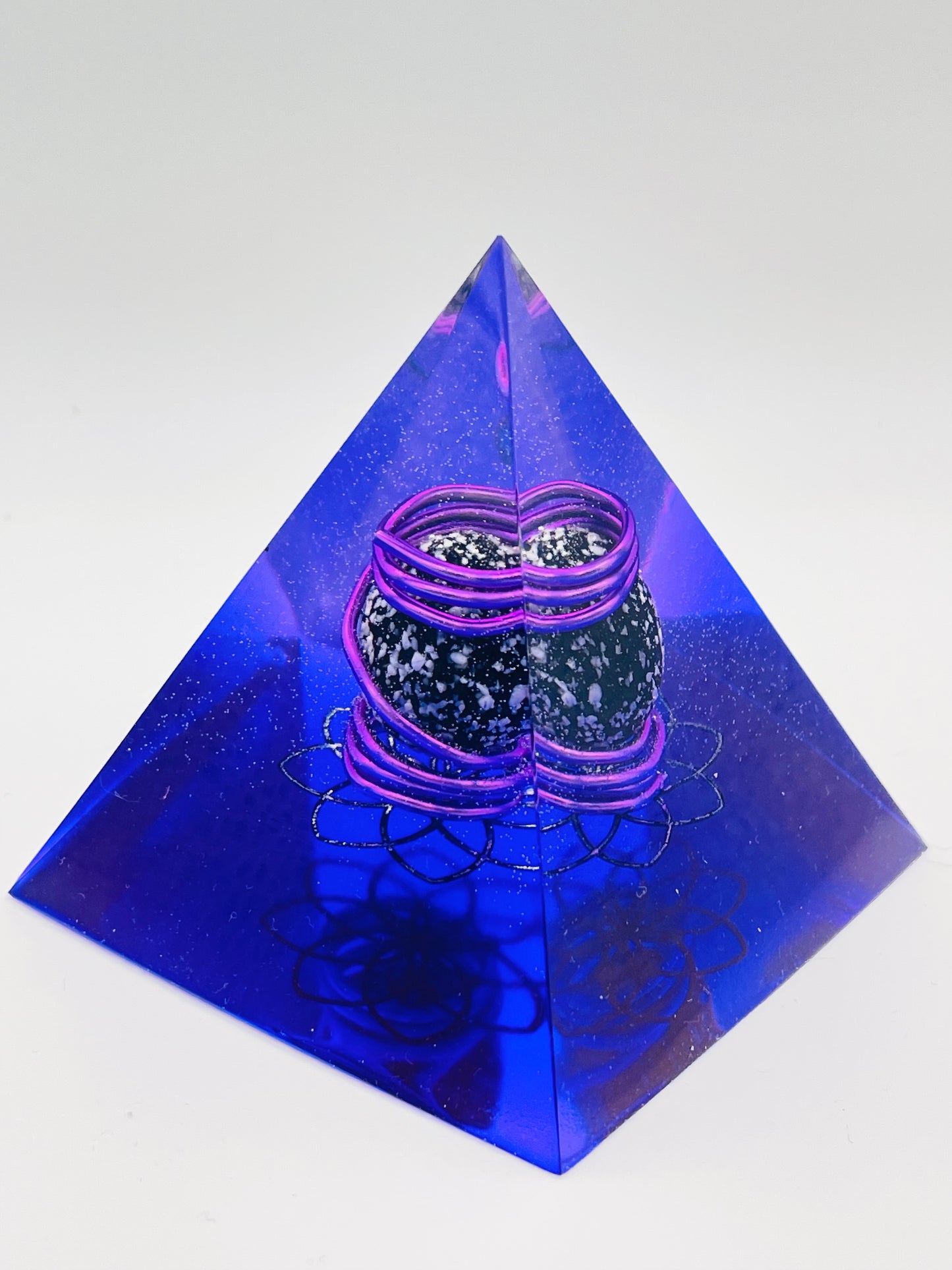 Piramide Sfera "NUCLEO COSMICO"