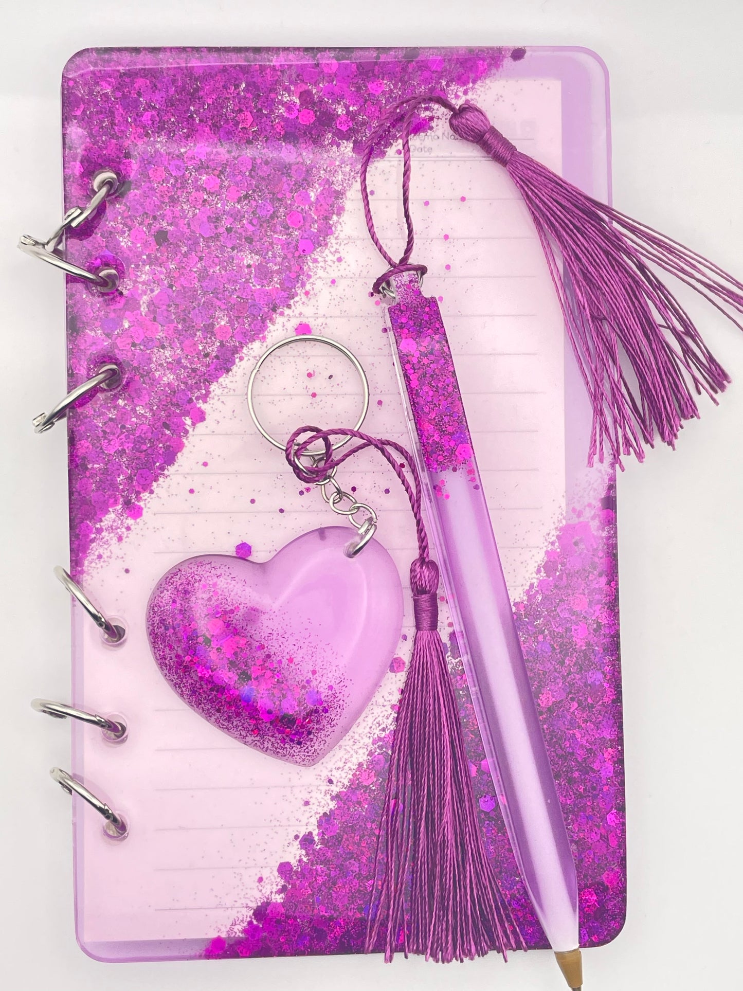 Set Scrittura "Amethyst Dream" – Taccuino A6 Ricaricabile in Resina "Lilac & Purple Glitter" con Charm a Cuore