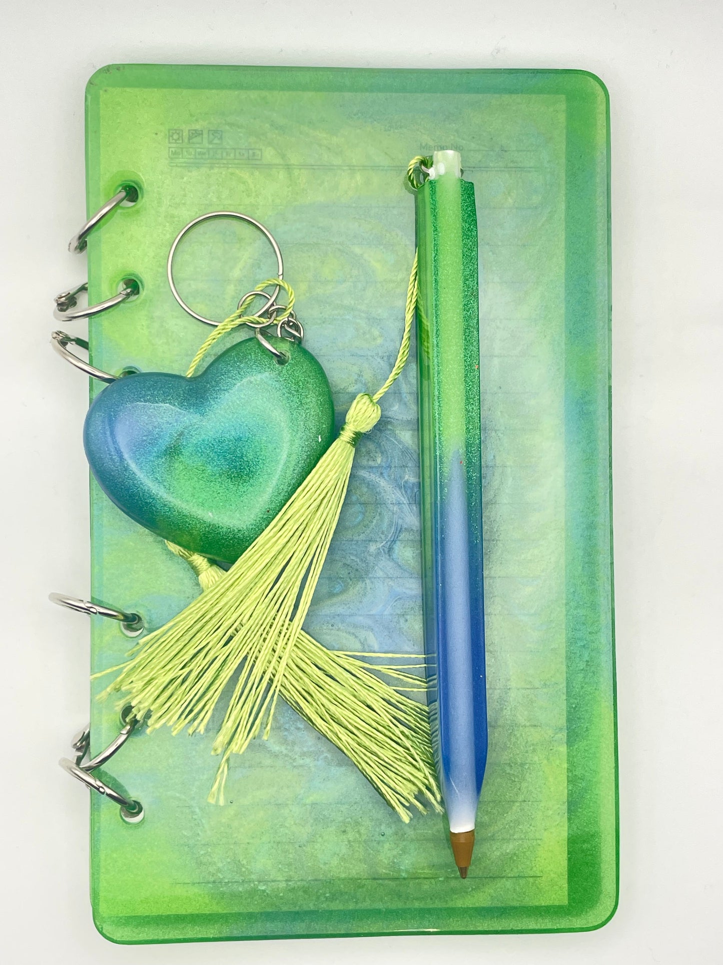 Set Scrittura "Ocean Breeze" – Taccuino A6 Ricaricabile in Resina "Marble Lime & Cobalt"