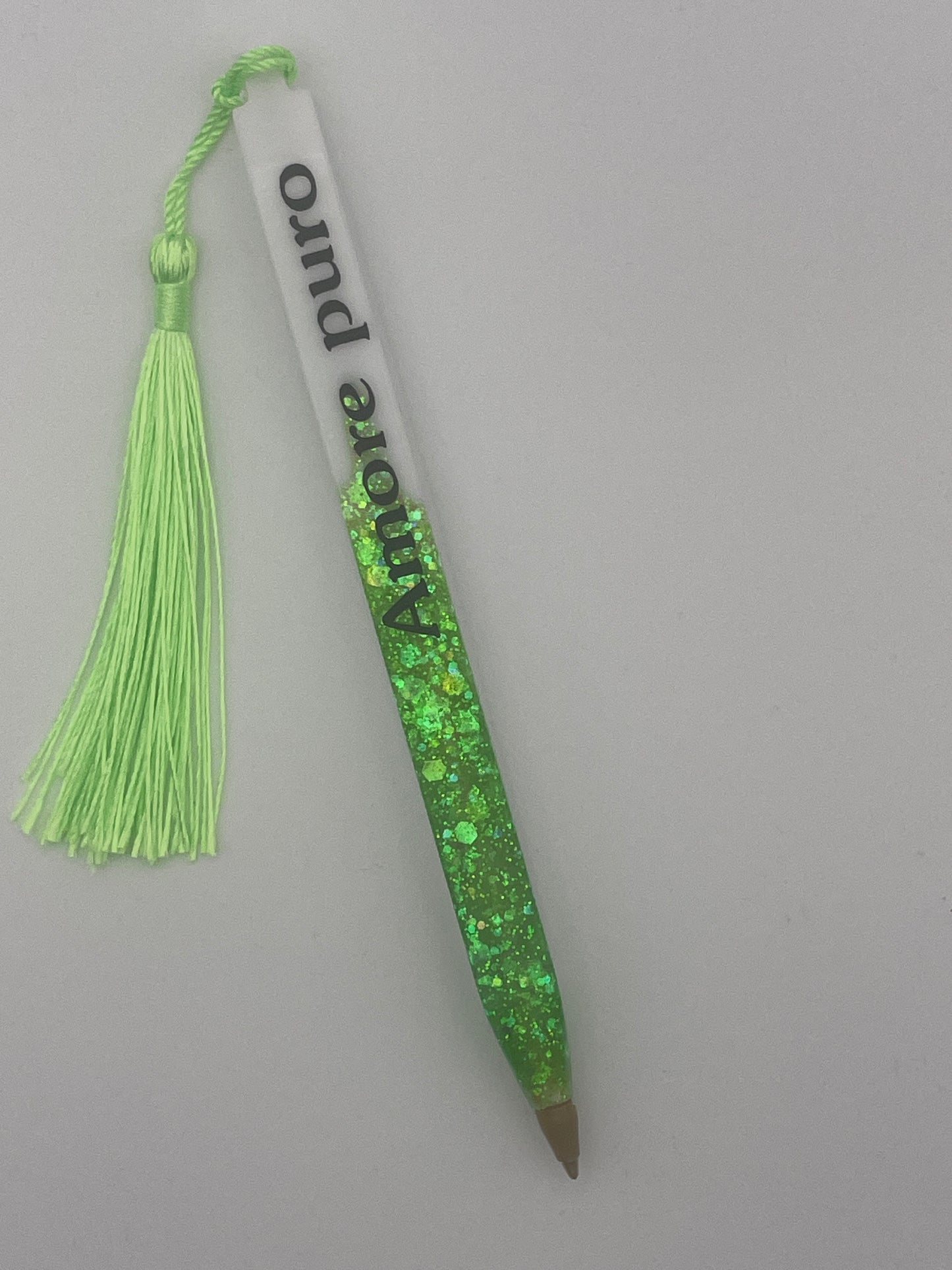 Set regalo "Amore Puro" - Segnalibro e penna in resina con glitter verde neon.