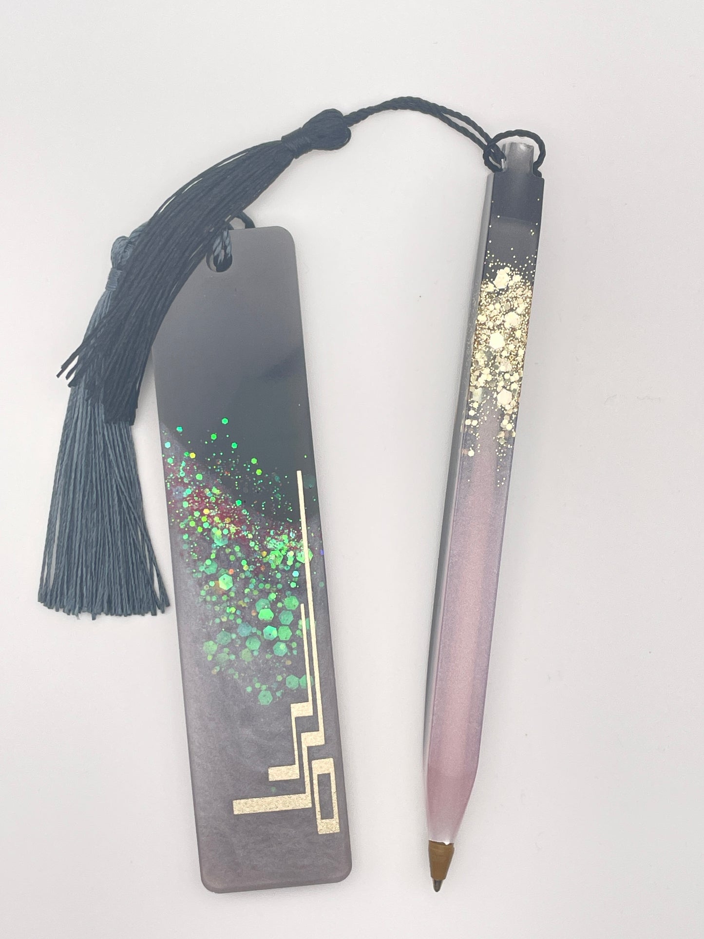 Set regalo "Notte Stellata" - Segnalibro e penna in resina con glitter e finiture dorate
