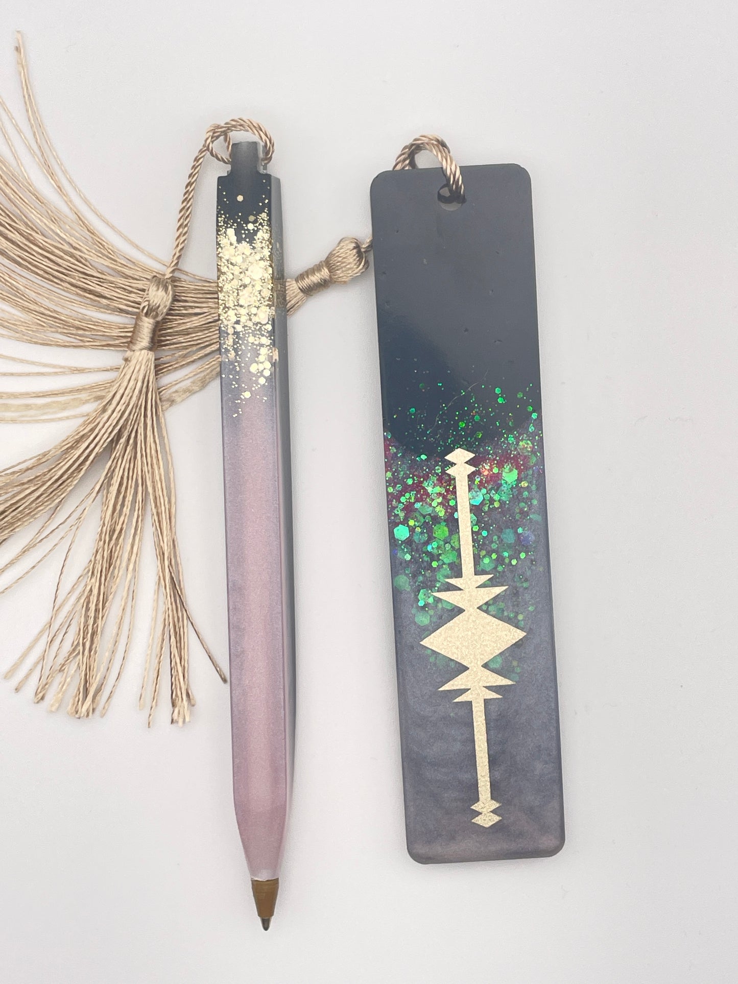 Set regalo "Notte Stellata" - Segnalibro e penna in resina con glitter e finiture dorate