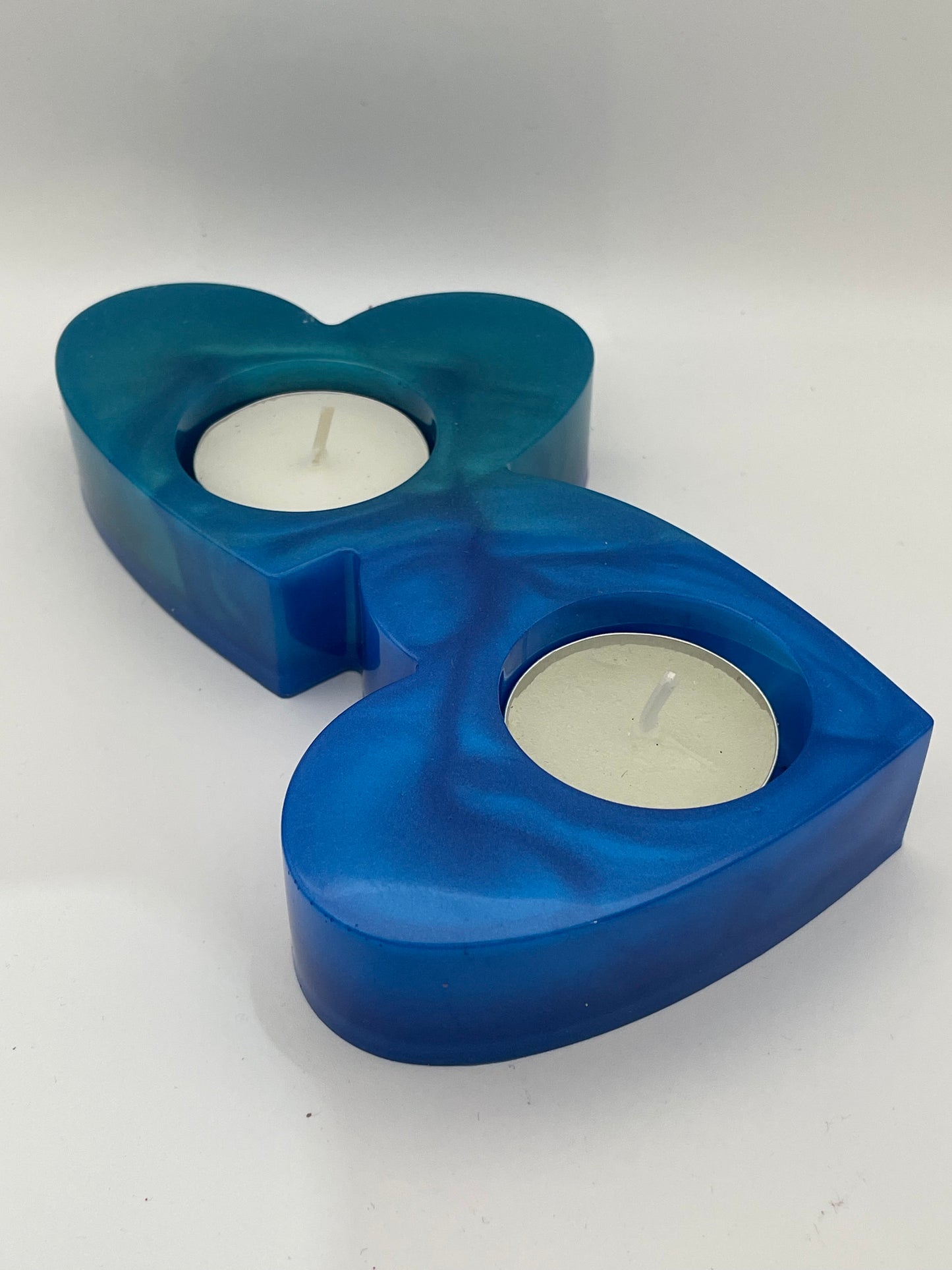 Portacandele "Cuori Connessi" - Creazione artigianale in resina epossidica con effetto marmorizzato blu.