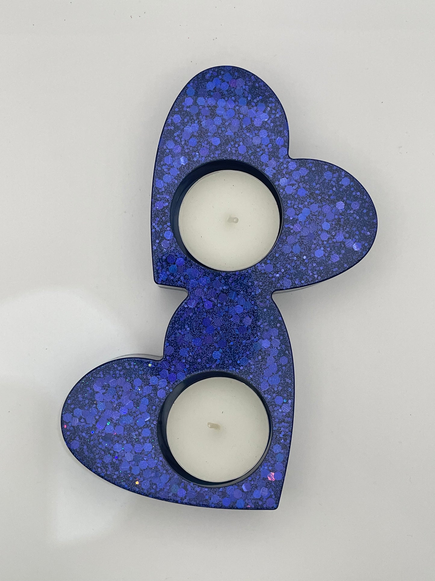 Portacandele "Cuori Connessi" - Creazione artigianale in resina epossidica con glitter blu.