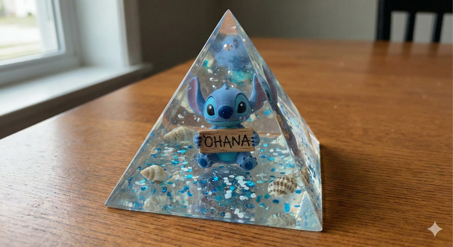 Piramide LED "Stitch"