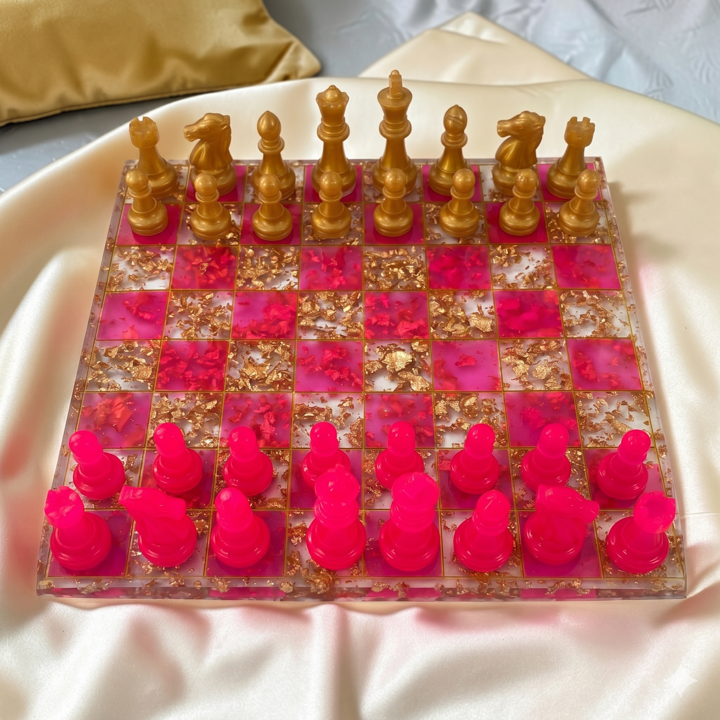 Scacchiera Artigianale "Gold & Magenta": L'Eccellenza del Design Pop-Luxe