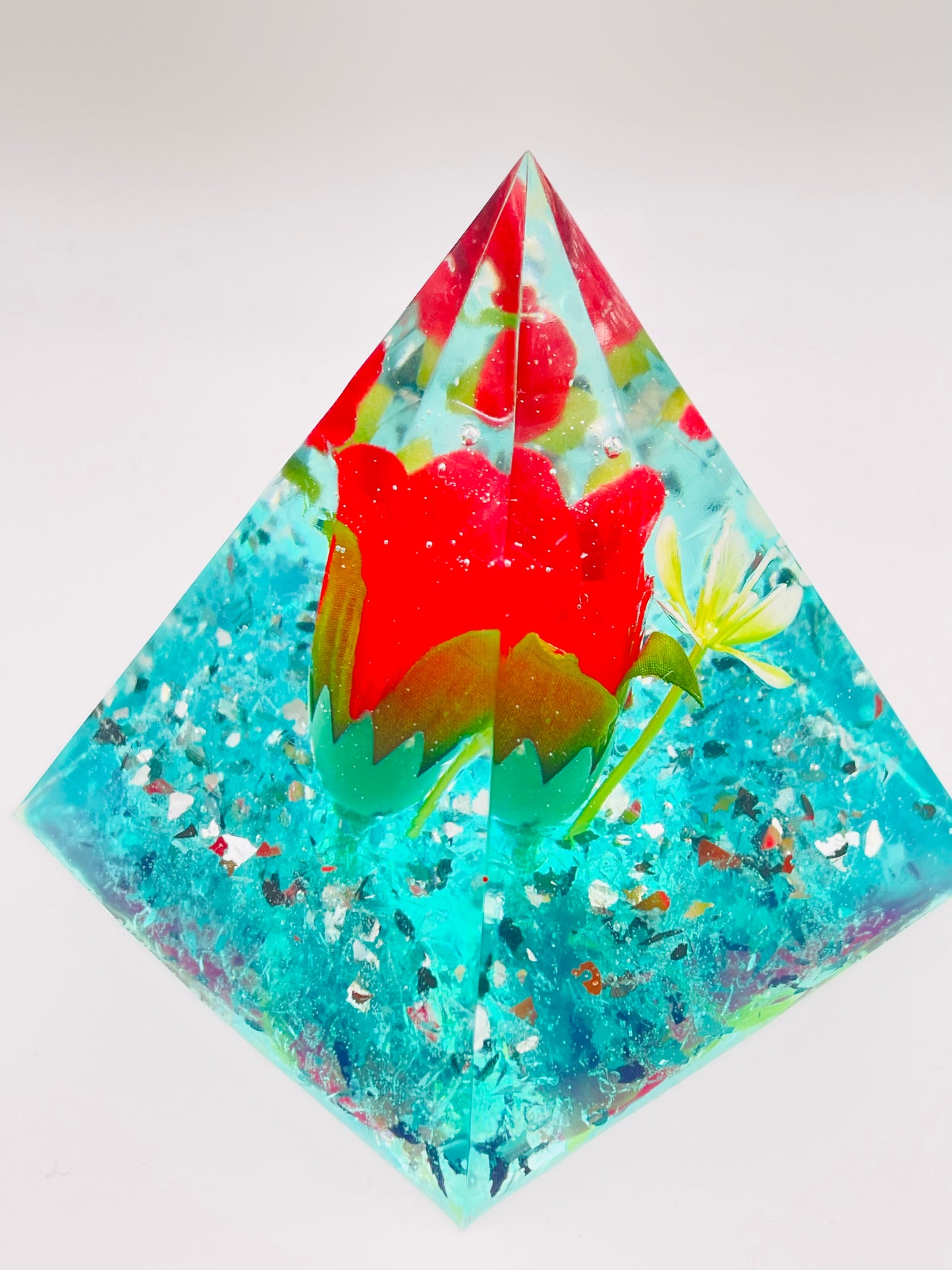Piramide "CUORE DI ROSA"