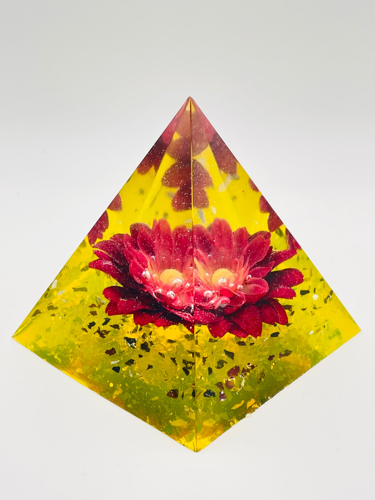 Piramide "PETALO DI LUCE"