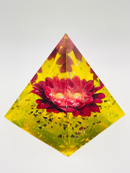 Piramide "PETALO DI LUCE"