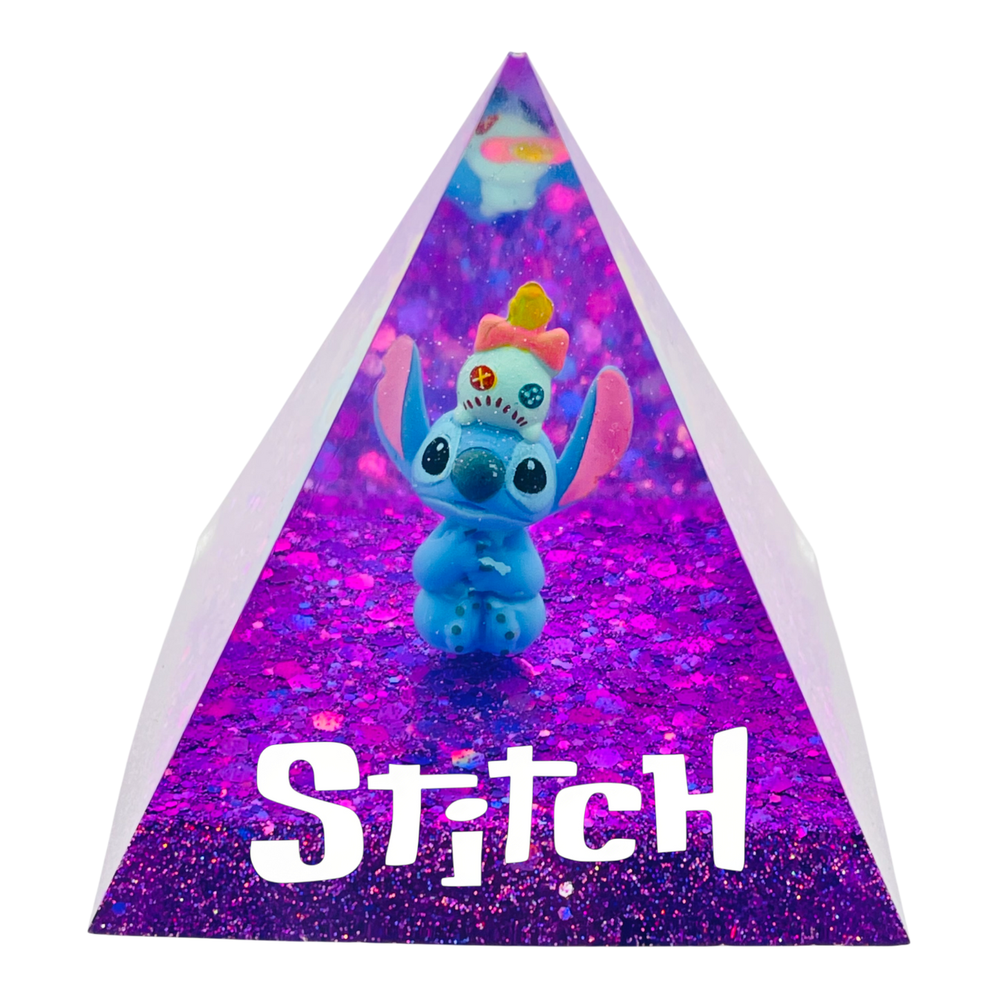Piramide Luminosa "Stitch Cosmic Purple" – Lampada LED in Resina Viola con Scrump