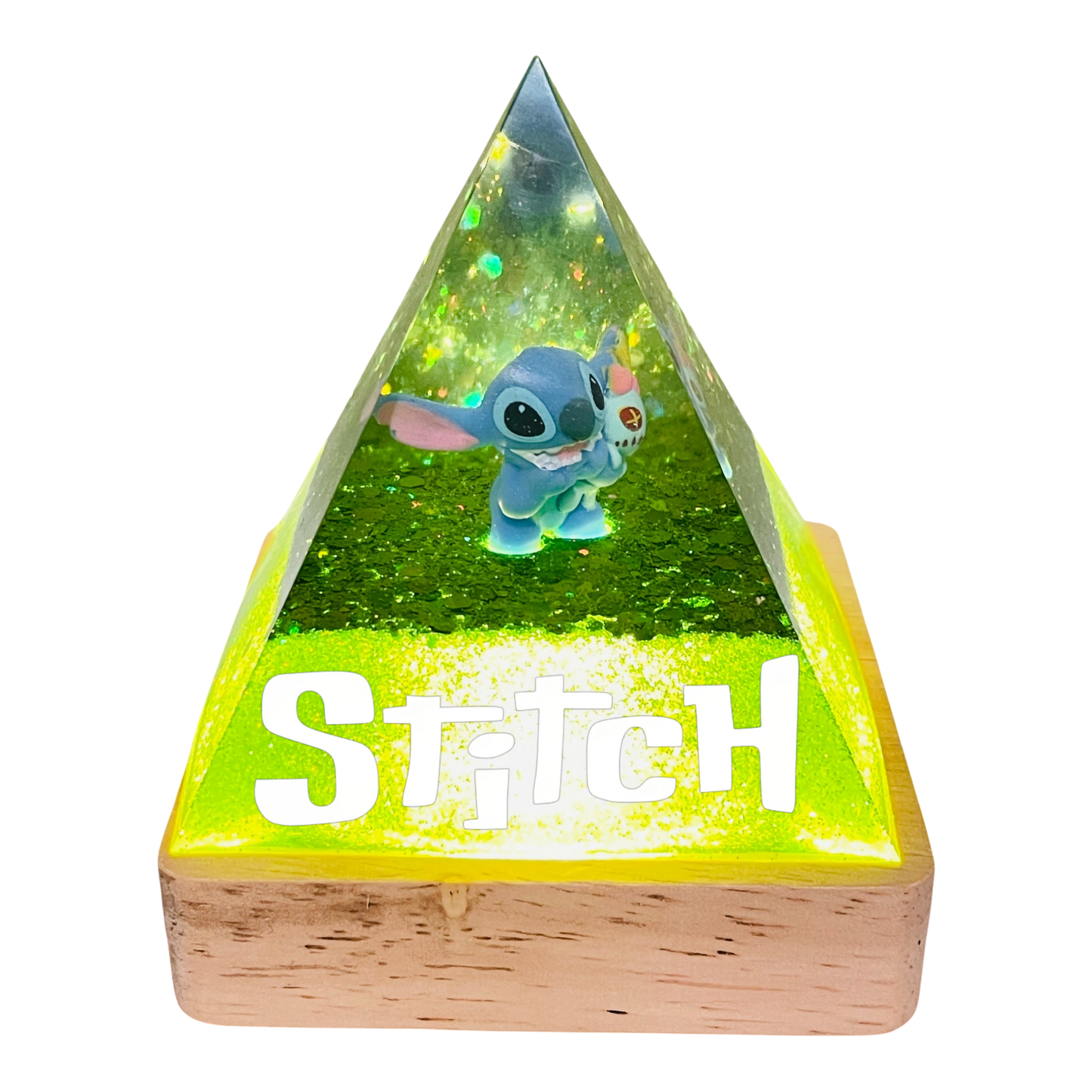 Piramide Luminosa "Stitch Emerald" – Lampada LED in Resina Verde Glitterata