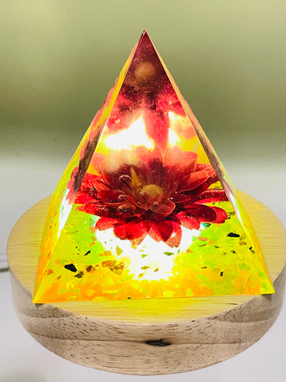 Piramide "PETALO DI LUCE"