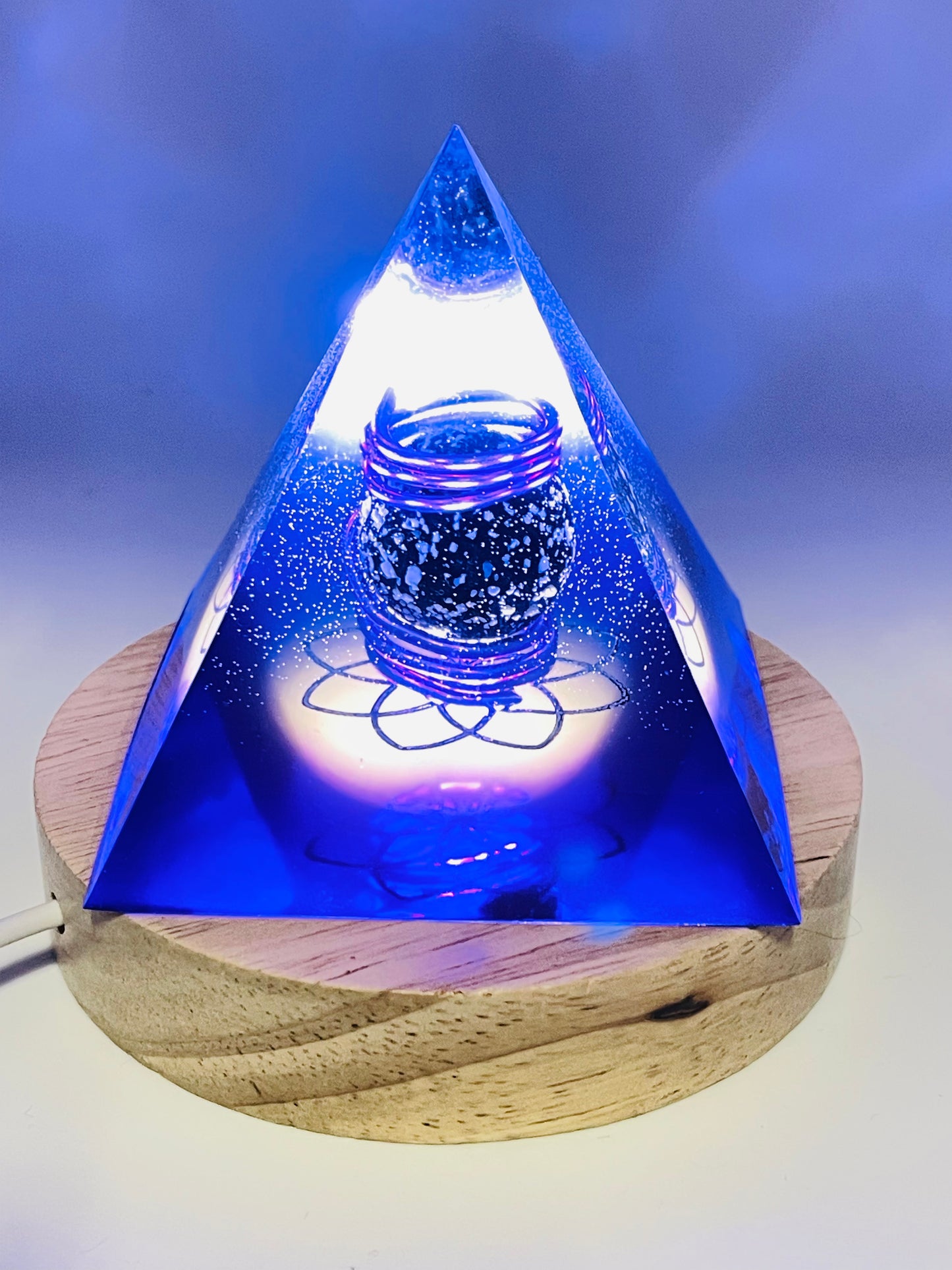 Piramide Sfera "NUCLEO COSMICO"