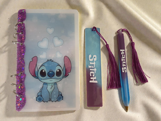 Set Scrittura "Cosmic Ohana" – Taccuino A6 Ricaricabile in Resina con Stitch, Bordo Glitter Viola e Accessori Coordinati