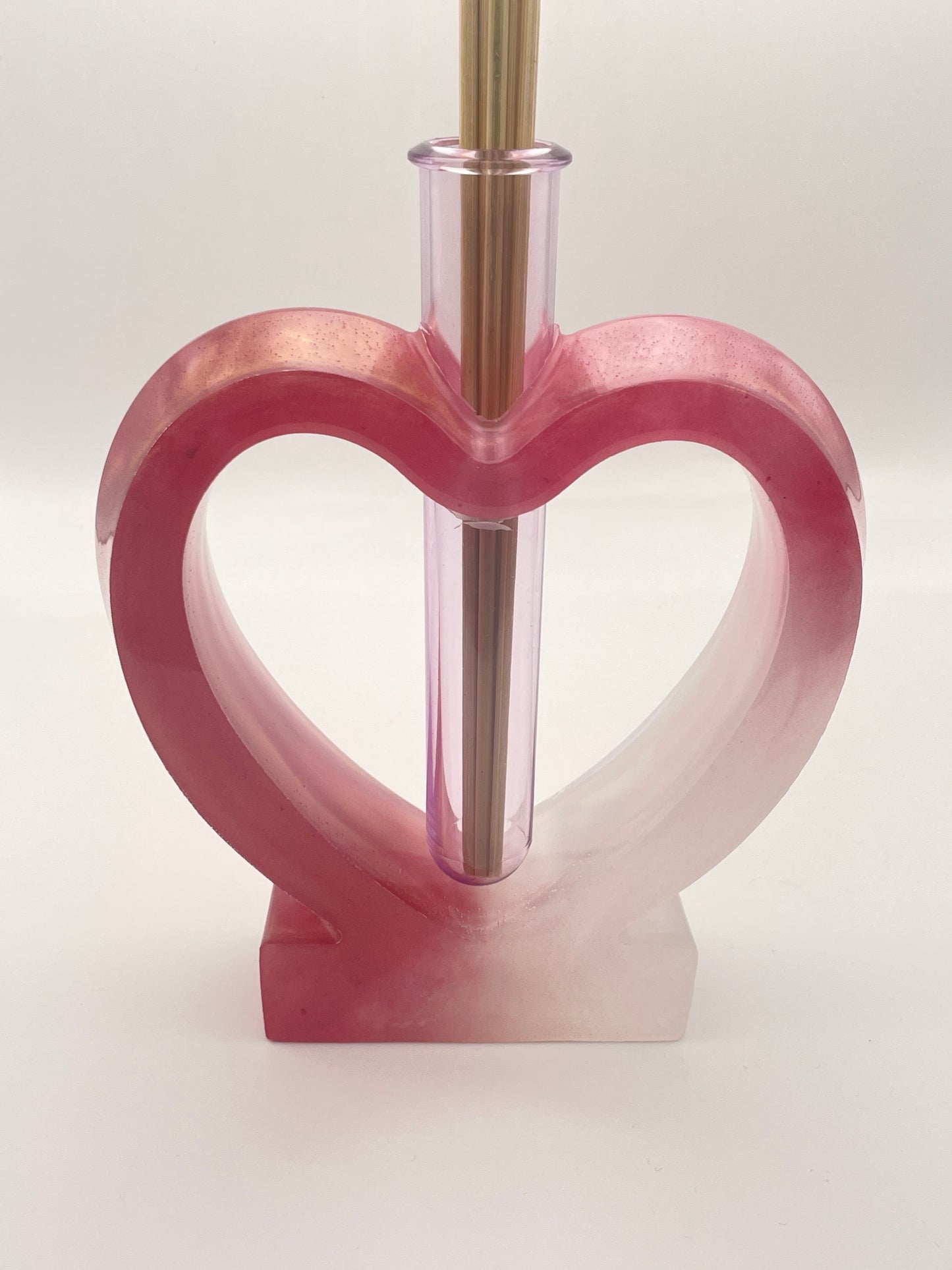 Porta Essenze Cuore in Resina Rosa e Bianca Sfumata | Diffusore Fatto a Mano