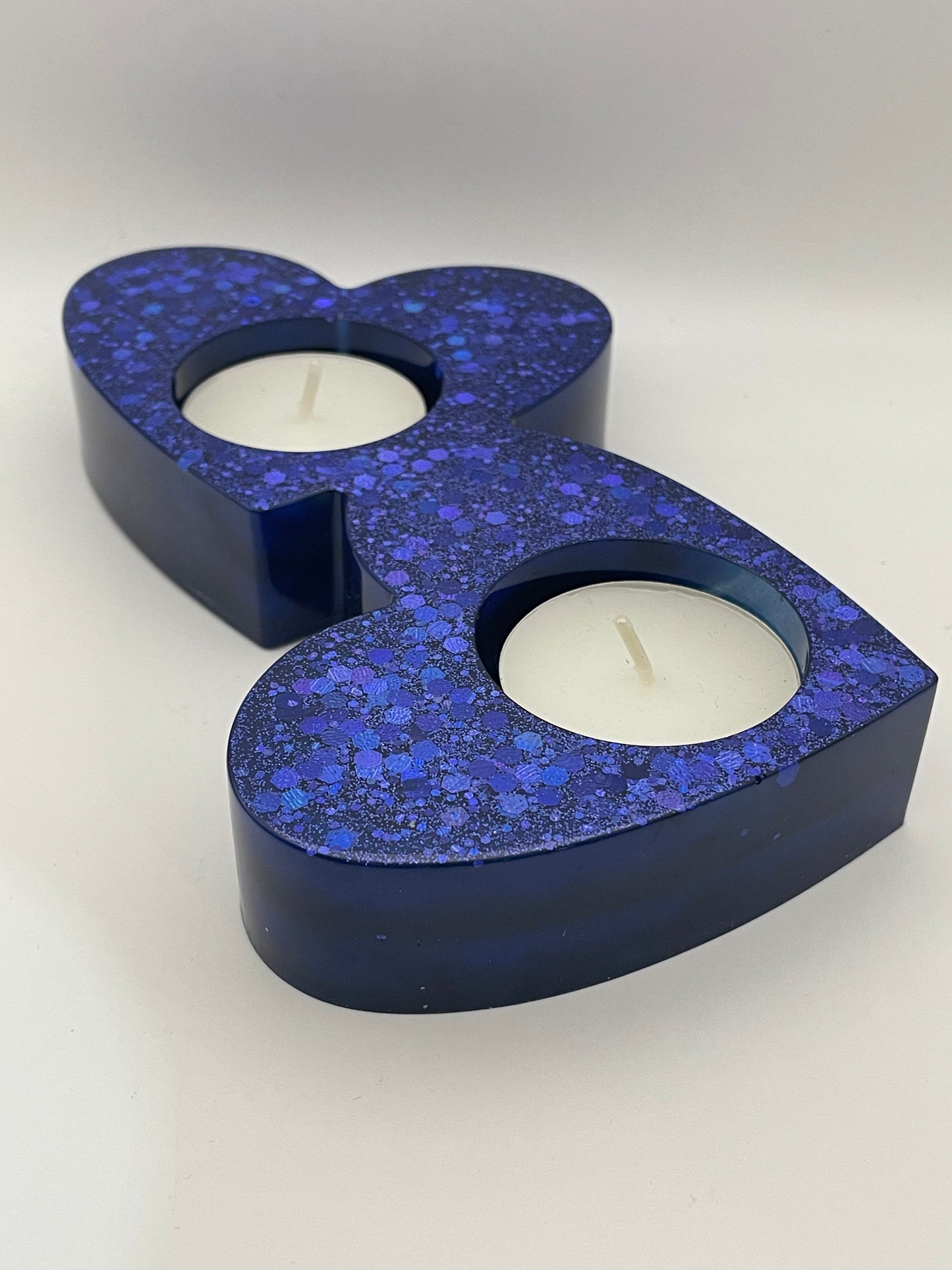 Portacandele "Cuori Connessi" - Creazione artigianale in resina epossidica con glitter blu.