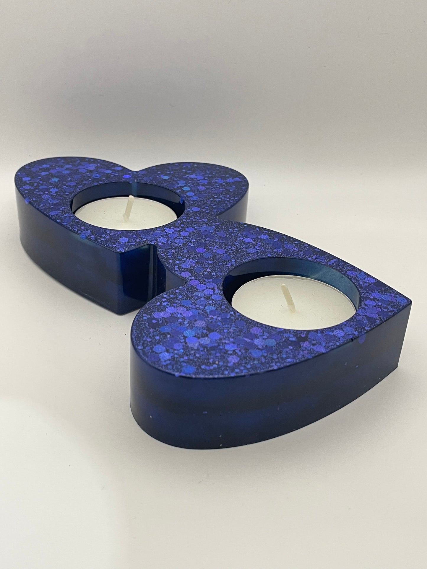 Portacandele "Cuori Connessi" - Creazione artigianale in resina epossidica con glitter blu.
