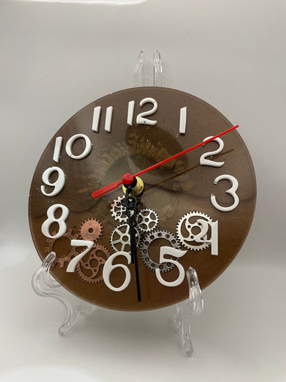 Orologio in Resina Stile Steampunk con Ingranaggi a Vista