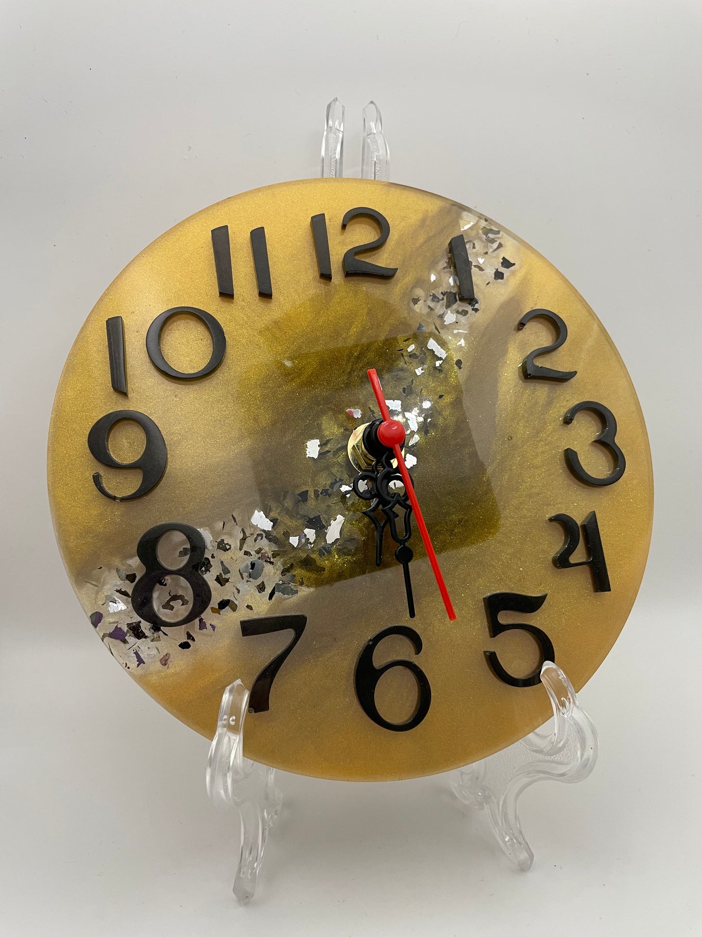 Orologio in Resina Artigianale con Oro e Vetrini