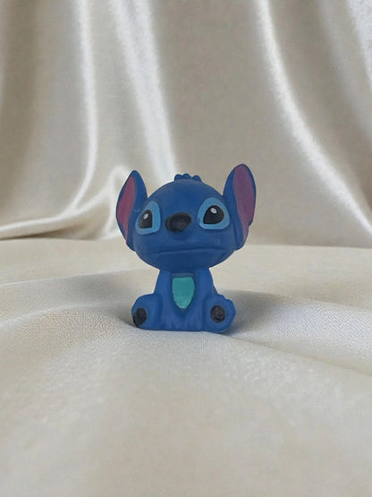 Piramide Luminosa "Stitch Red Galaxy" – Lampada LED in Resina con Glitter Olografici